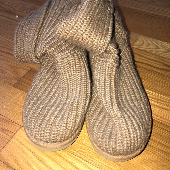 UGG knit boot (barely worn) - Picture 3 of 6